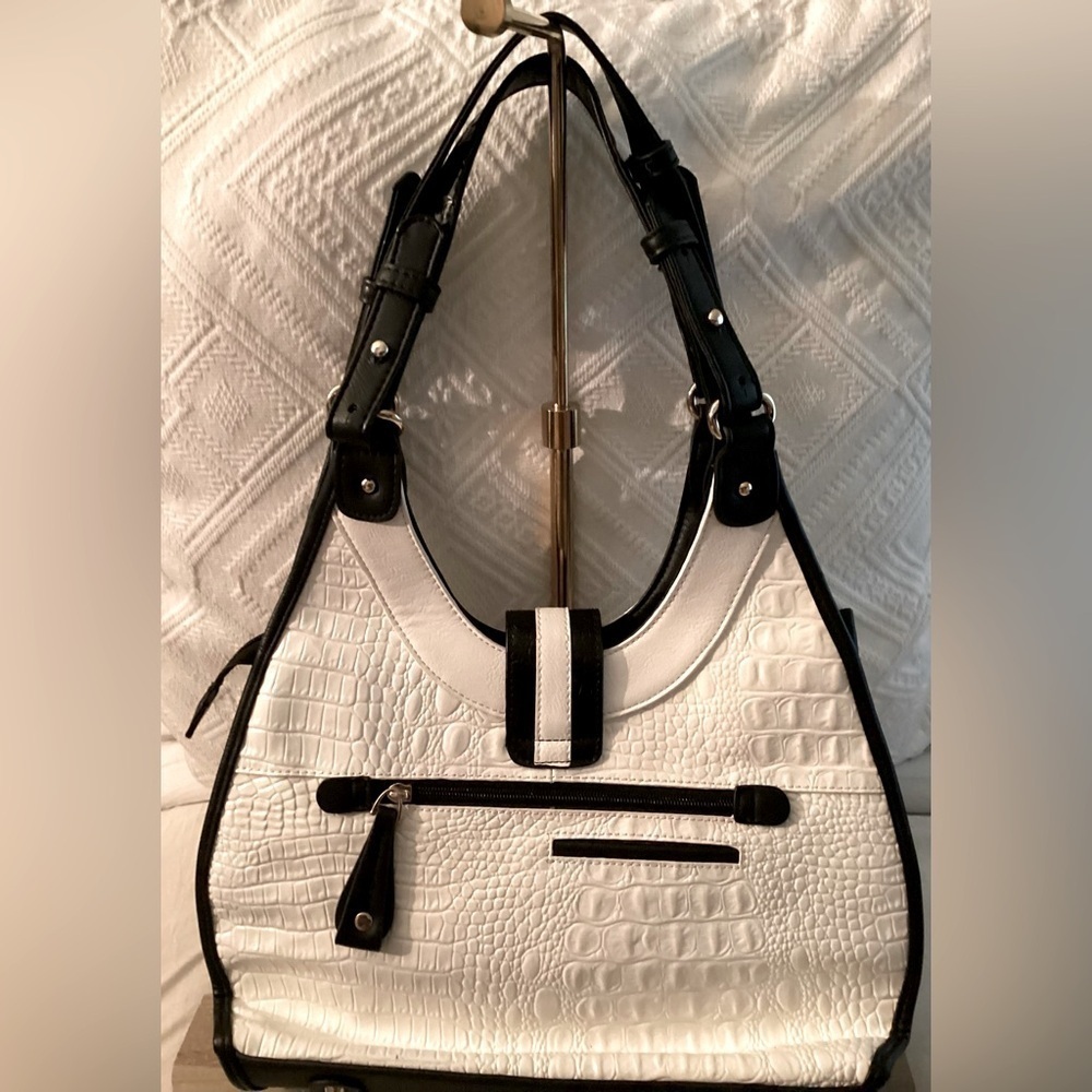 BLACK AND WHITE CROC EMBOSSED SHOULDER BAG. - Picture 2 of 3